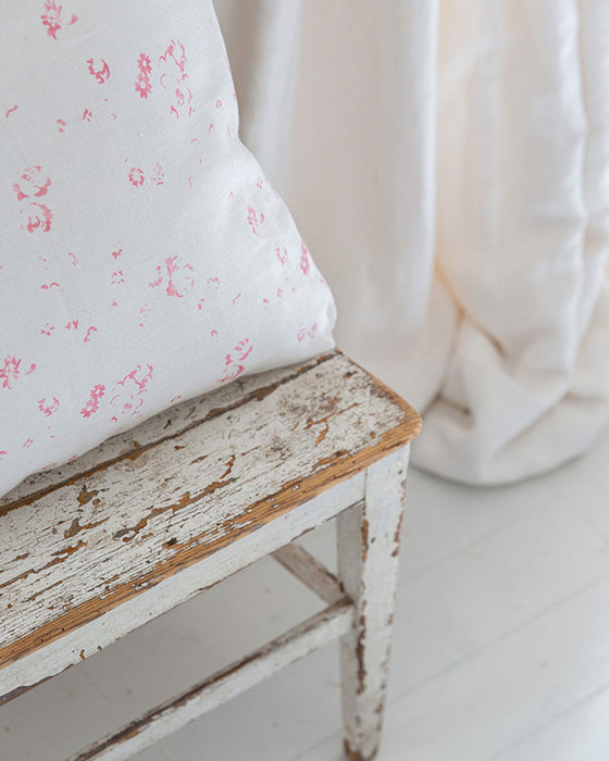 Ditzy Raspberry on White Linen